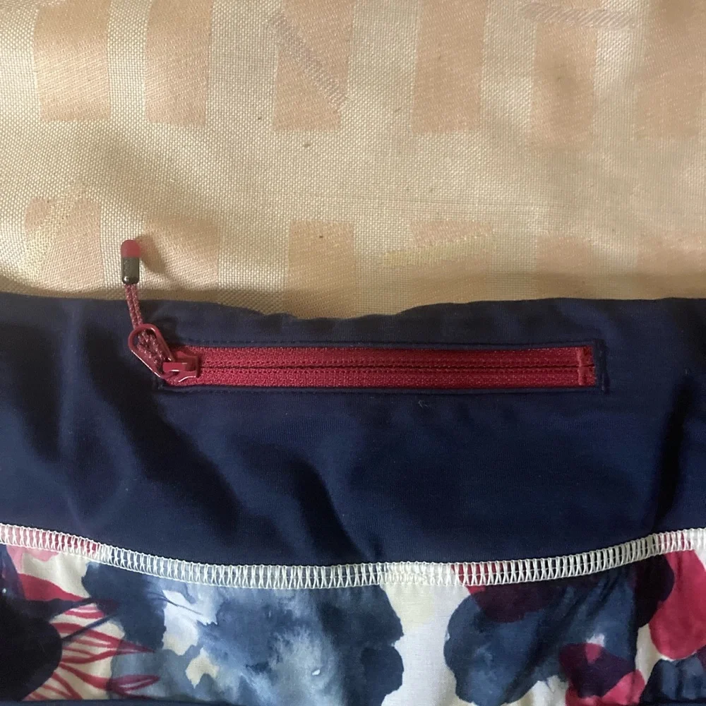 Lululemon Inkwell Floral Ghost Bumble Berry Speed Up Shorts 3” 2014 - Picture 11 of 15